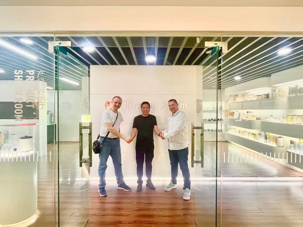 وفد روسي يزور شركة وينتشو إس جي إل لقطع غيار السيارات المحدودة لمناقشة التعاون الاستراتيجي